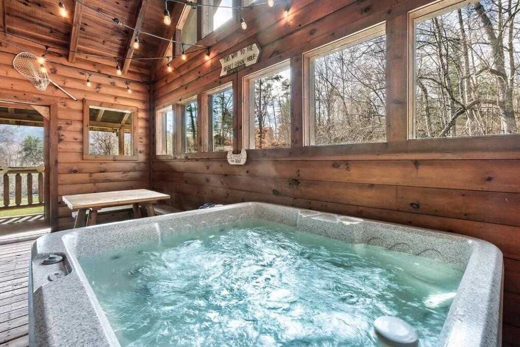 فيلا Spectacular Mtns Views With Private Hot Tub With Pool Table And Private Pond سيفيرفيل المظهر الخارجي الصورة