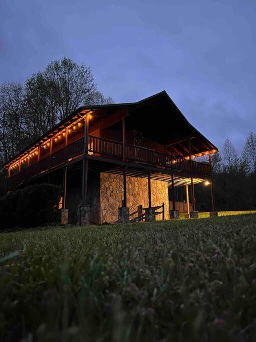 فيلا Spectacular Mtns Views With Private Hot Tub With Pool Table And Private Pond سيفيرفيل المظهر الخارجي الصورة