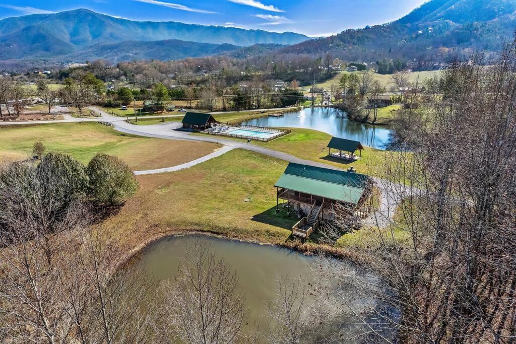 فيلا Spectacular Mtns Views With Private Hot Tub With Pool Table And Private Pond سيفيرفيل المظهر الخارجي الصورة