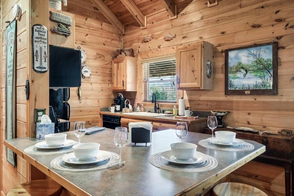 فيلا Spectacular Mtns Views With Private Hot Tub With Pool Table And Private Pond سيفيرفيل المظهر الخارجي الصورة