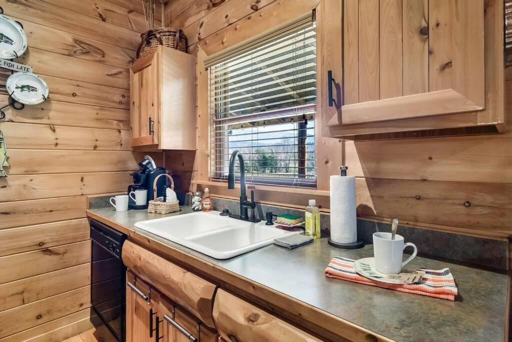 فيلا Spectacular Mtns Views With Private Hot Tub With Pool Table And Private Pond سيفيرفيل المظهر الخارجي الصورة