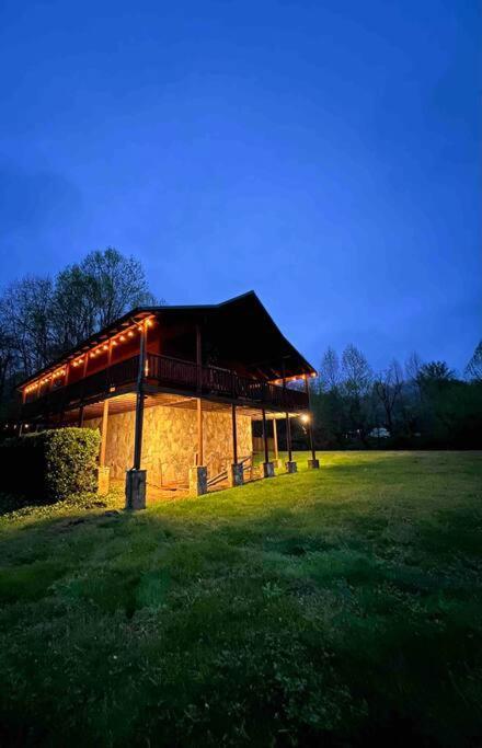فيلا Spectacular Mtns Views With Private Hot Tub With Pool Table And Private Pond سيفيرفيل المظهر الخارجي الصورة